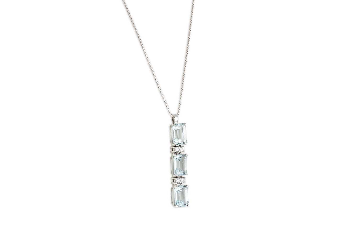 Lot 252 - AN AQUAMARINE AND DIAMOND SET PENDANT, the...