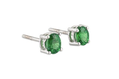 Lot 264 - A PAIR OF GREEN GARNET EARRINGS, set in 18ct gold