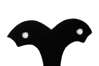 Lot 36 - A PAIR OF DIAMOND STUD EARRINGS, the round...