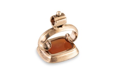 Lot 86 - AN ANTIQUE STONE SET SEAL, set with carnelian...