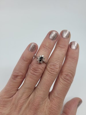 Lot 112 - A DIAMOND AND SAPPHIRE CLUSTER RING, the...
