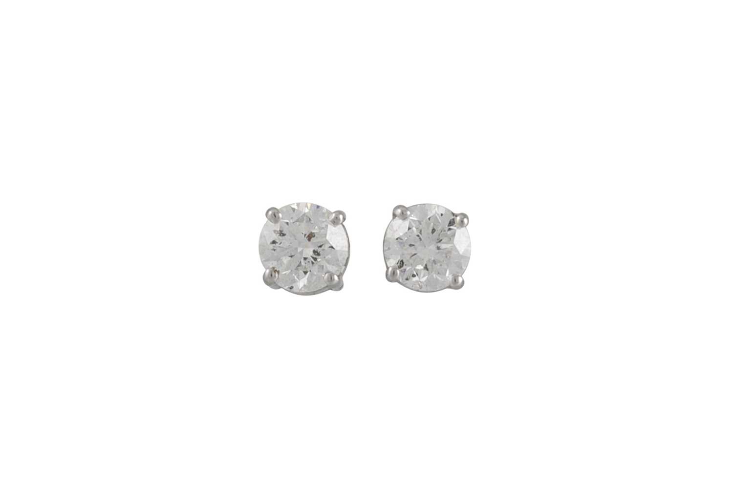 Lot 220 - A PAIR OF DIAMOND STUD EARRINGS, the brilliant...
