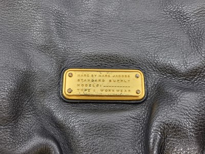 Lot 247 - A MARC JACOB BLACK LEATHER HANDBAG, large...