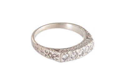 Lot 59 - A FIVE STONE DIAMOND RING, mounted in 14ct...