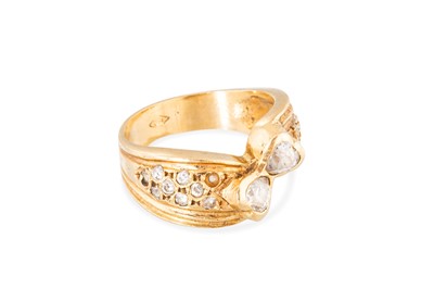 Lot 35 - AN 18CT YELLOW GOLD GEM-SET RING, in the style...