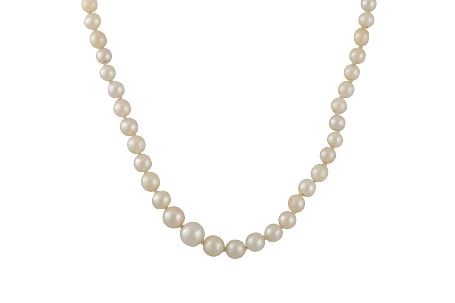 Lot 8 - A GRADUATED PEARL NECKLACE, 9ct gold clasp