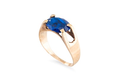 Lot 40 - A COLLECTION OF FOUR GOLD RINGS, 2 gem-set,...