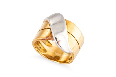Lot 29 - A 18CT TWO COLOUR GOLD RING, cross-over style,...