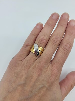 Lot 29 - A 18CT TWO COLOUR GOLD RING, cross-over style,...