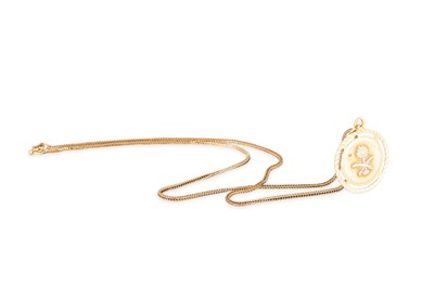 Lot 30 - AN 18CT GOLD SAUDI ARABIA MEDAL PENDANT, on an...