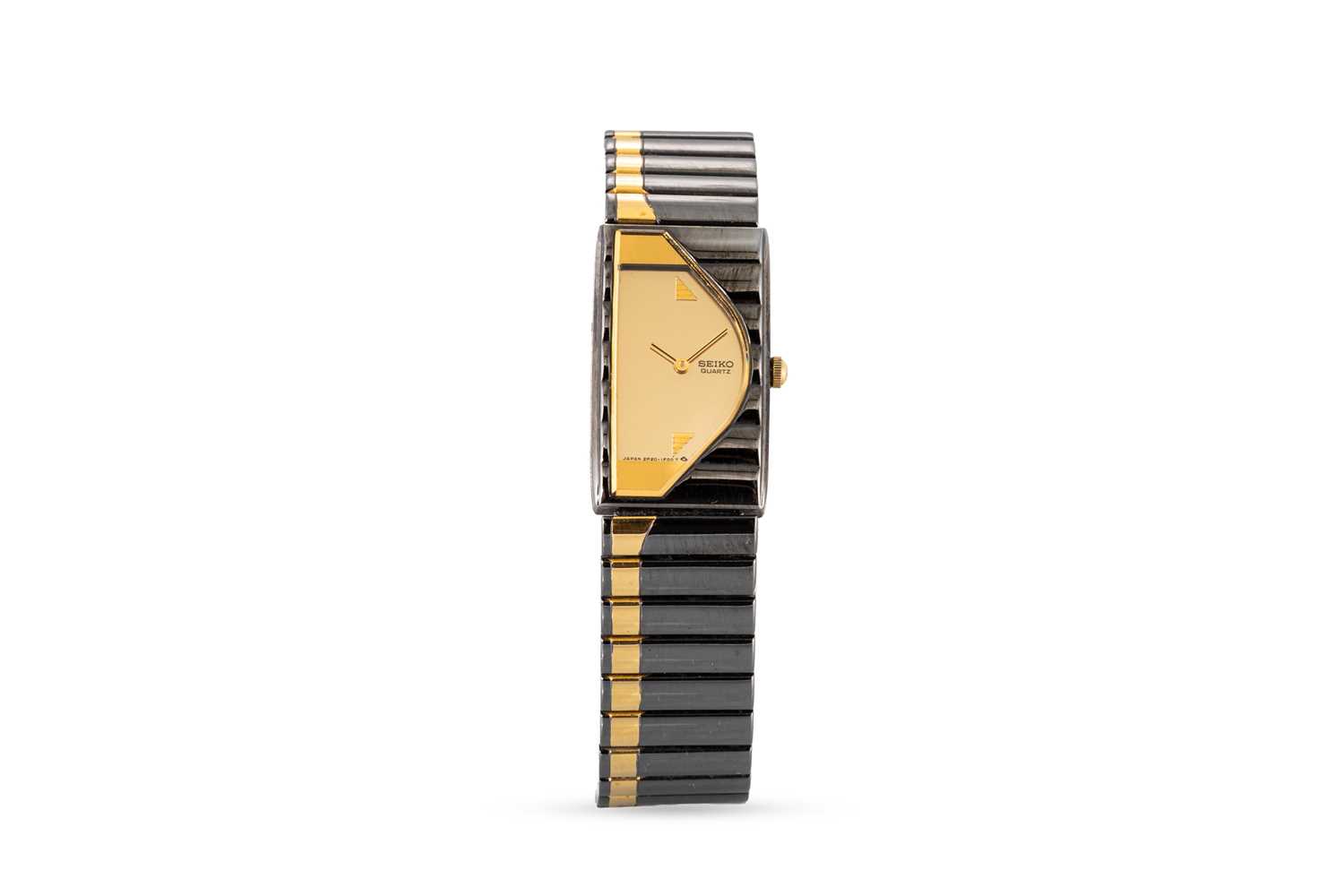 Lot 406 - A LADY'S SEIKO WRISTWATCH, black & gold tone...