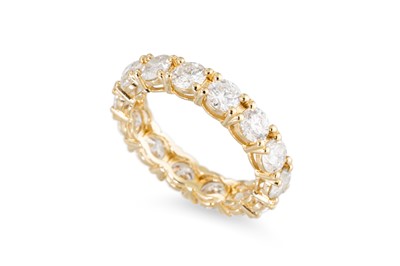 Lot 94 - A DIAMOND SET FULL ETERNITY RING, the round...