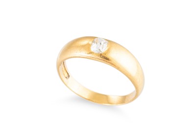 Lot 79 - AN ANTIQUE DIAMOND SET RING, the 18ct gold...