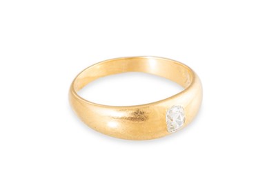 Lot 79 - AN ANTIQUE DIAMOND SET RING, the 18ct gold...