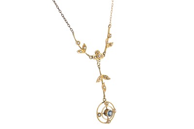 Lot 22 - AN EDWARDIAN PEARL AND SAPPHIRE PENDANT,...