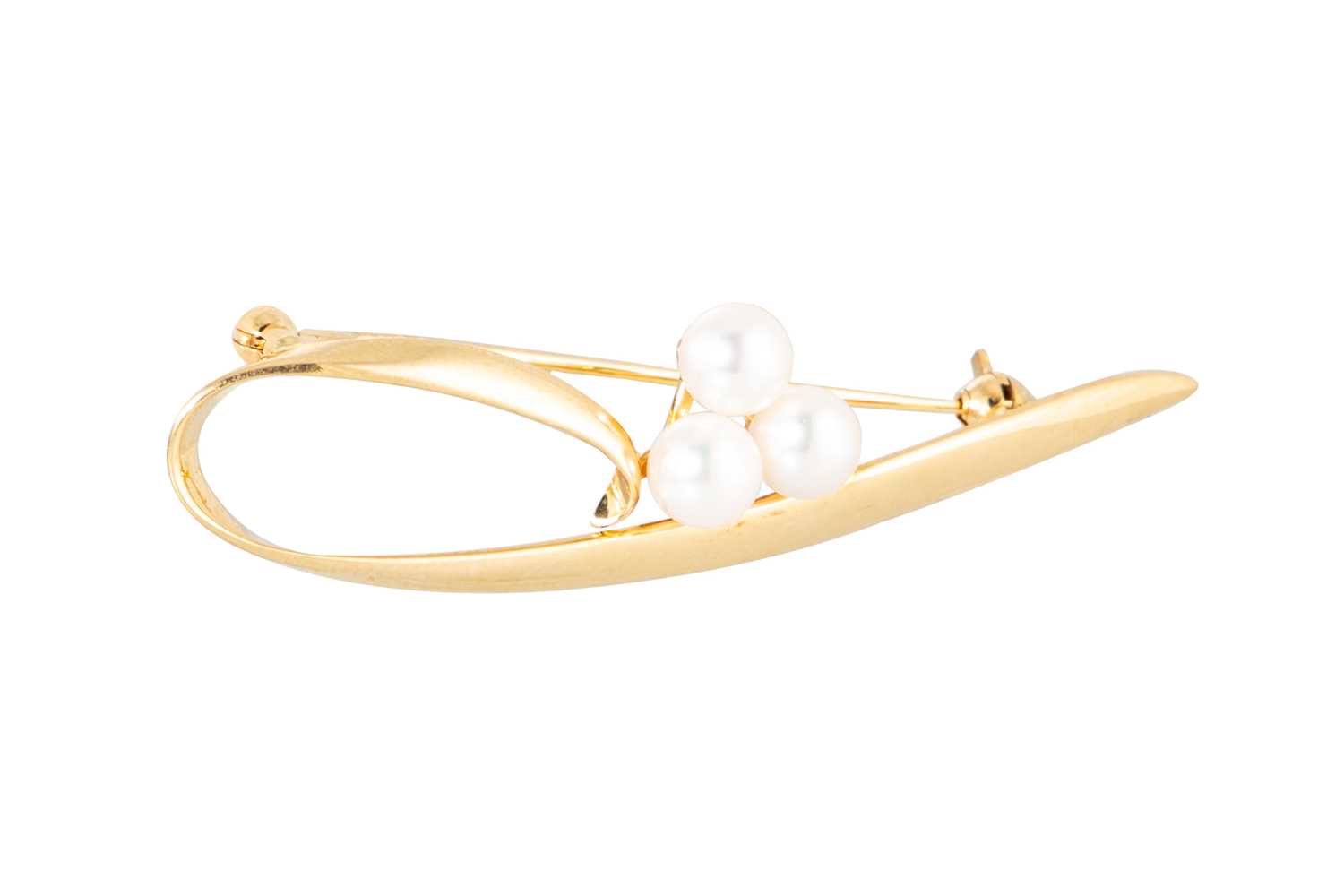 Lot 8 - A MIKIMOTO CULTURED PEARL BROOCH, of abstract...