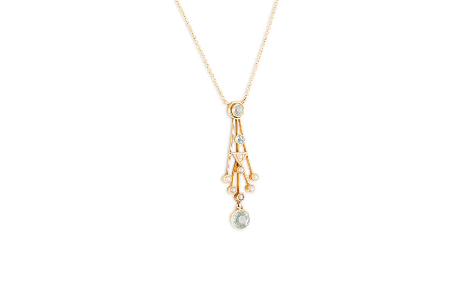 Lot 31 - AN EDWARDIAN AQUAMARINE SEED PEARL AND DIAMOND...