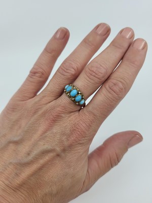 Lot 61 - A TURQUOISE AND SEED PEARL RING, the graduated...