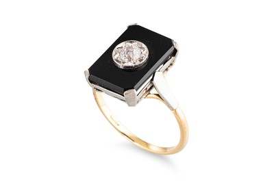 Lot 62 - AN ART DECO ONYX AND DIAMOND PLAQUE RING,...