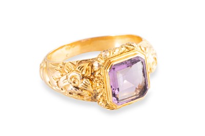 Lot 75 - AN ANTIQUE AMETHYST RING, with a table cut...