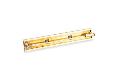 Lot 84 - AN ARTS AND CRAFTS HALF PEARL AND SAPPHIRE BAR...