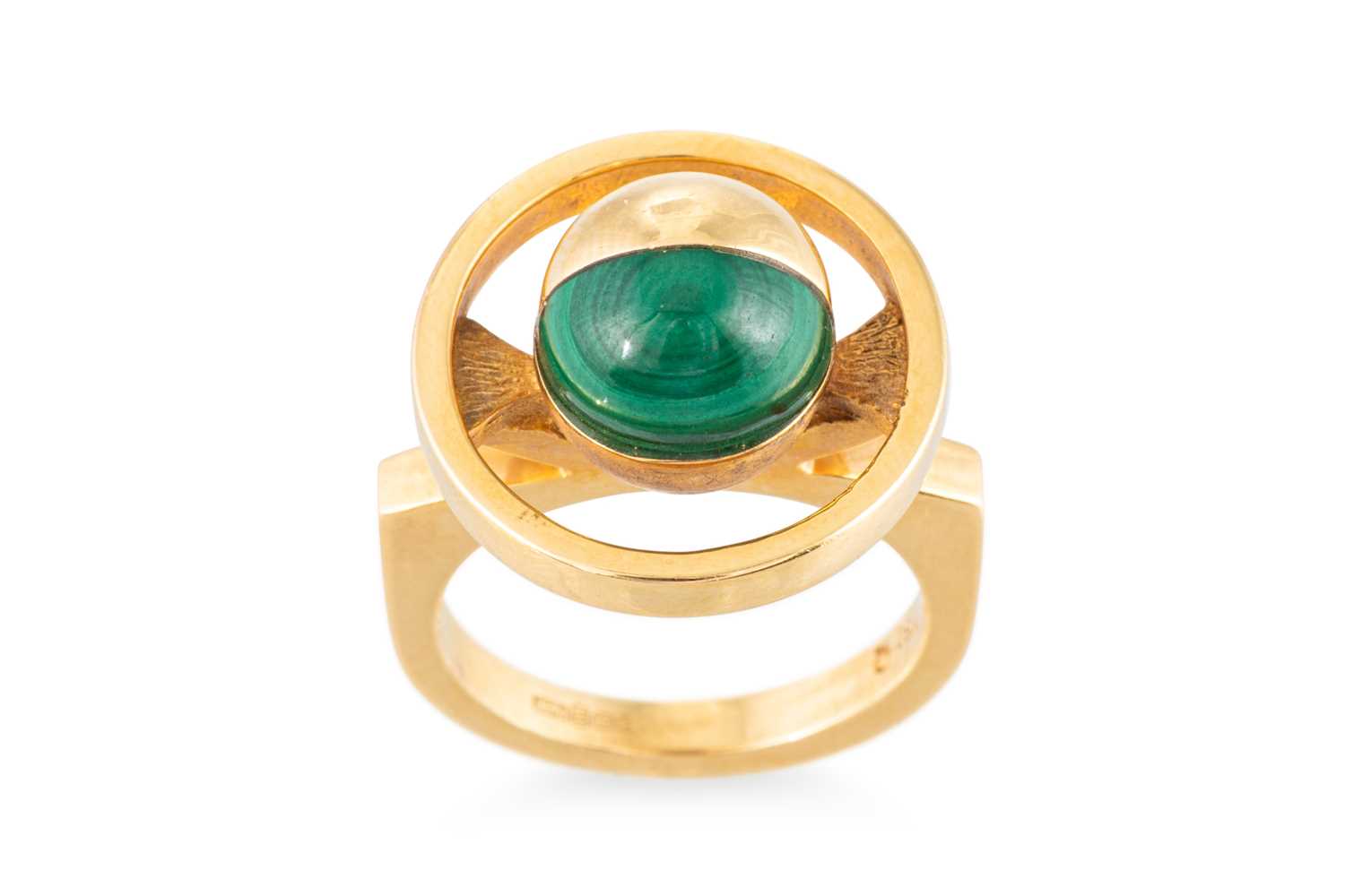 Lot 71 - A 1970S DESIGNER RING, set with malachite,...