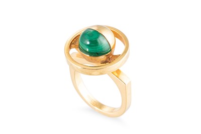 Lot 71 - A 1970S DESIGNER RING, set with malachite,...