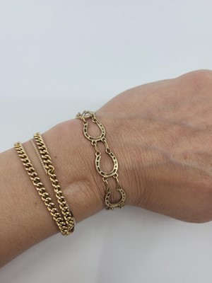 Lot 9 - A 9CT GOLD BRACELET OF HORSESHOE MOTIF LINKS,...