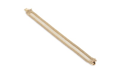 Lot 43 - A CONTINENTAL GOLD FLEXIBLE BRACELET, 34.1 g.,...