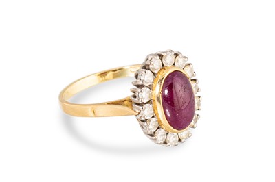 Lot 75 - A GEMSET AND DIAMOND SET RING, the oval...