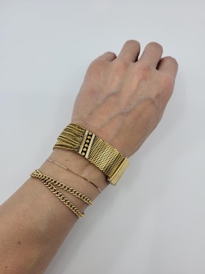 Lot 26 - A MID-CENTURY FRENCH MESH BRACELET, adjustable...