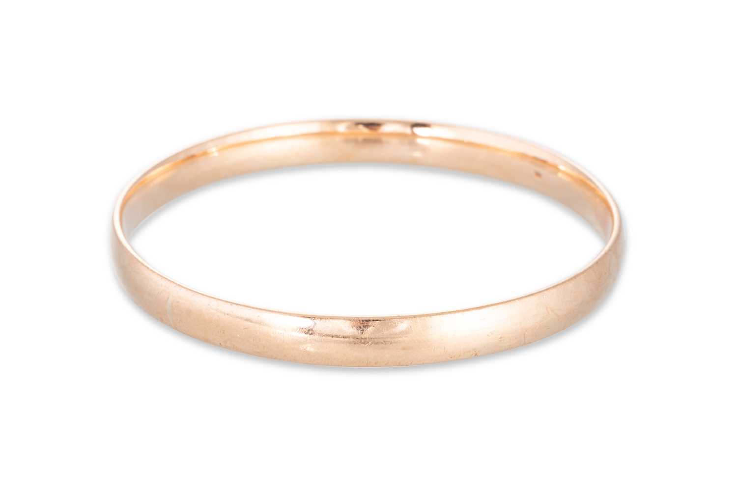 Lot 71 - A 9CT YELLOW GOLD BANGLE, 28.8 g., stamped 375