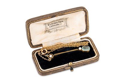 Lot 13 - AN ANTIQUE GOLD AQUAMARINE AND SEED PEARL...