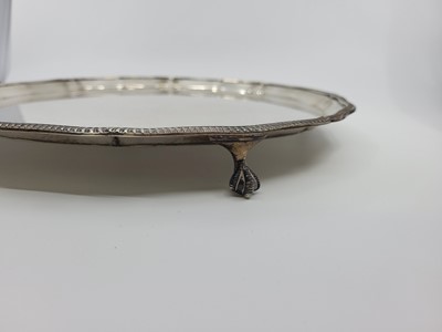 Lot 540 - A CIRCULAR SILVER SALVER BY MAPPIN & WEBB, on...