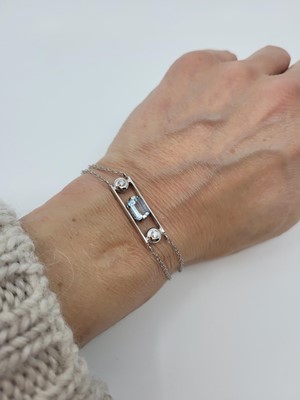 Lot 90 - A DIAMOND AND AQUAMARINE BRACELET, the central...