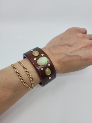 Lot 91 - AN UNUSUAL OPAL AND DIAMOND WOOD CUFF BANGLE,...
