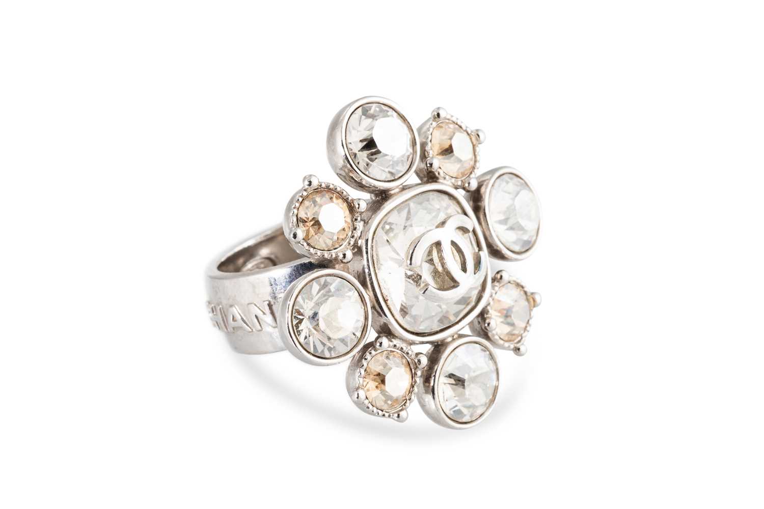 Lot 36 - A CHANEL COSTUME JEWELLERY CLUSTER RING, with...