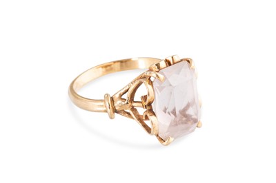 Lot 57 - A ROSE QUARTZ SET RING, the rectangular rose...