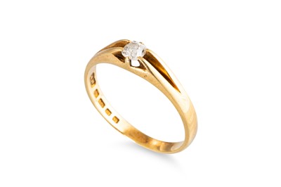 Lot 76 - A VINTAGE OLD CUT DIAMOND RING, mounted in...