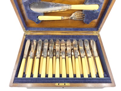 Lot 523 - AN ANTIQUE EDWARDIAN TWELVE SERVING FISH KNIFE...