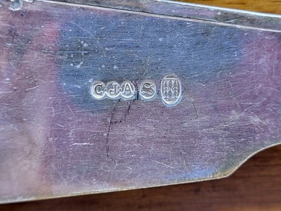 Lot 523 - AN ANTIQUE EDWARDIAN TWELVE SERVING FISH KNIFE...