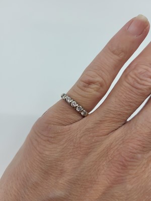 Lot 106 - A FIVE STONE DIAMOND RING, the brilliant cut...