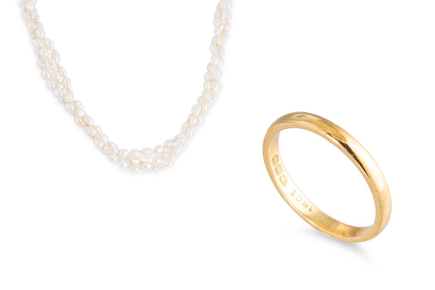 Lot 79 - AN 18CT YELLOW GOLD BAND RING, Dublin hallmark...