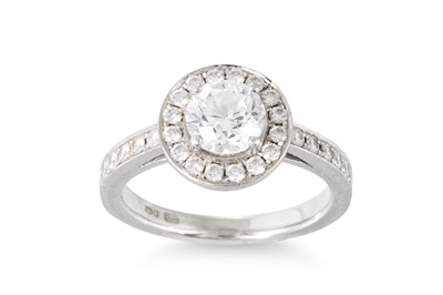 Lot 215 - A DIAMOND CLUSTER RING, the centre diamond...