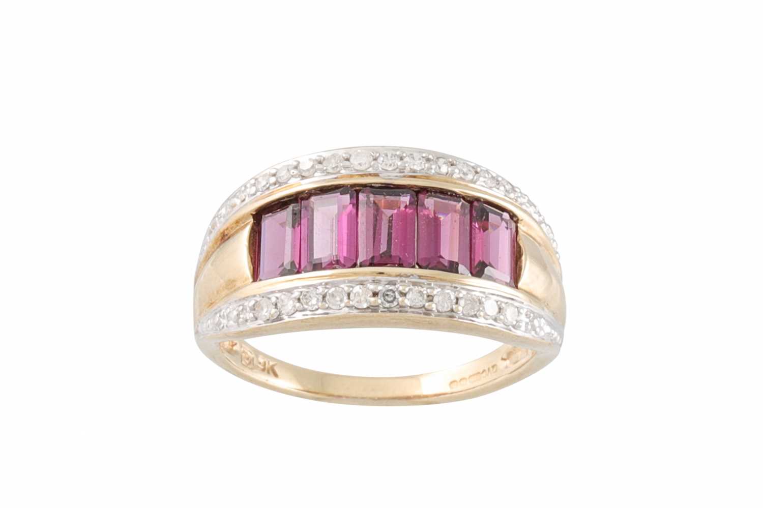 Lot 74 - A DIAMOND AND TOURMALINE RING, the five stone...