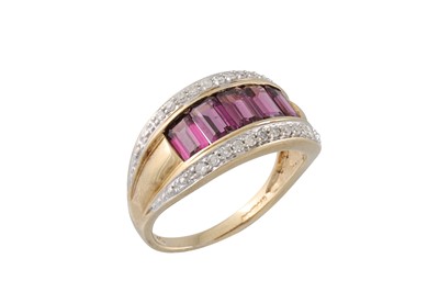 Lot 74 - A DIAMOND AND TOURMALINE RING, the five stone...