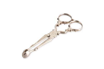 Lot 526 - A PAIR OF GEORGIAN ENGLISH SILVER SUGAR TONGS,...