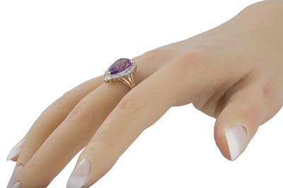 Lot 77 - A DIAMOND AND AMETHYST RING, the pear shaped...