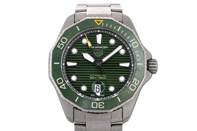 Lot 391 - A GENT'S TAG HEUER STAINLESS STEEL AQUARACER...