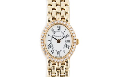 Lot 390 - A LADY'S 14CT YELLOW GOLD AND DIAMOND TIFFANY...